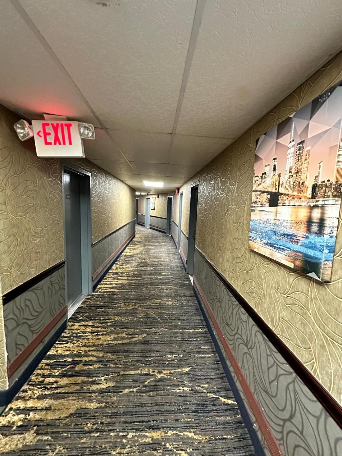 Town House Inn And Suites Elmwood Park Exterior photo